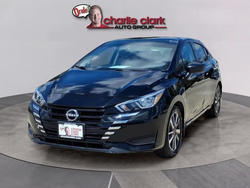 2024 Nissan Versa 1.6 S — photo 1 of 21