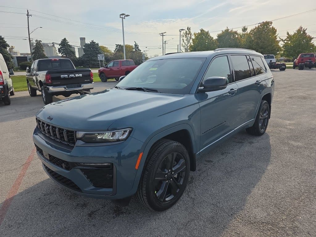 2027 Jeep Grand Cherokee L Limited — photo 1 of 13
