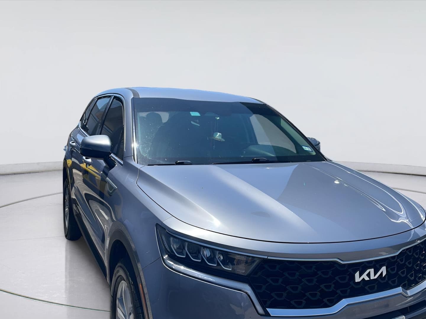 2022 Kia Sorento LX — photo 1 of 9