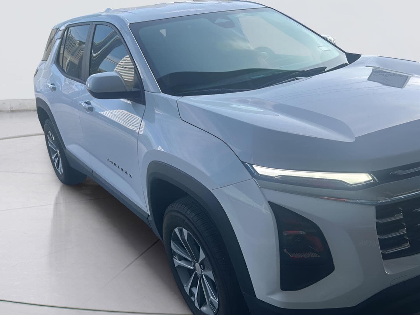 2025 Chevrolet Equinox FWD LT — photo 1 of 5