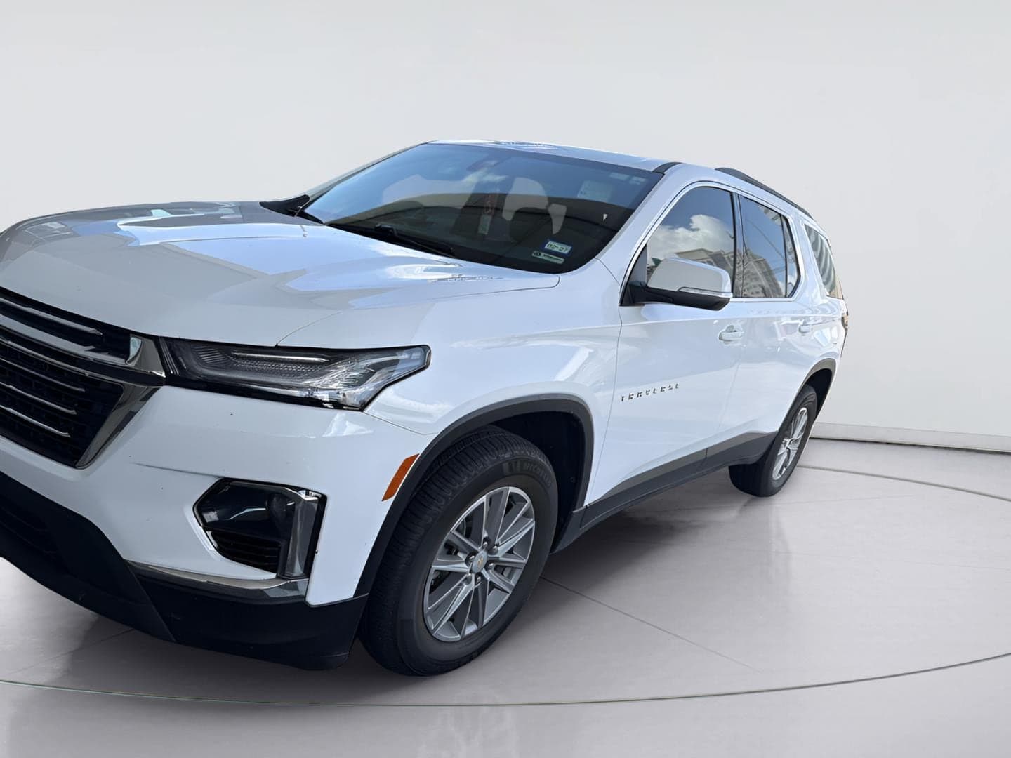 2023 Chevrolet Traverse LT Cloth — photo 1 of 5
