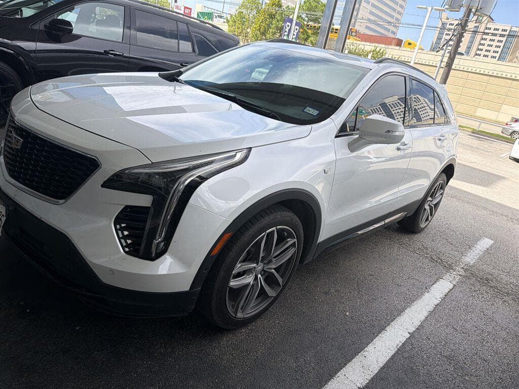 2022 Cadillac XT4 FWD Sport — photo 1 of 5