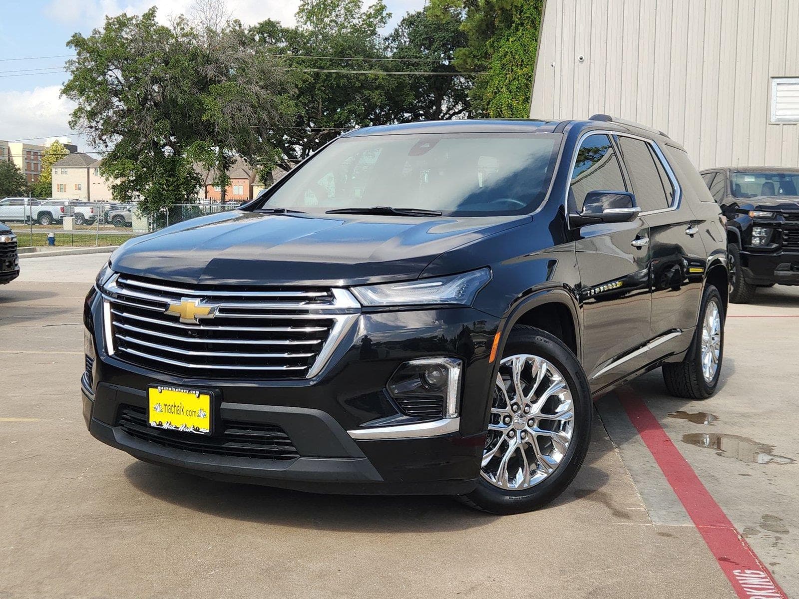 2023 Chevrolet Traverse Premier — photo 1 of 35