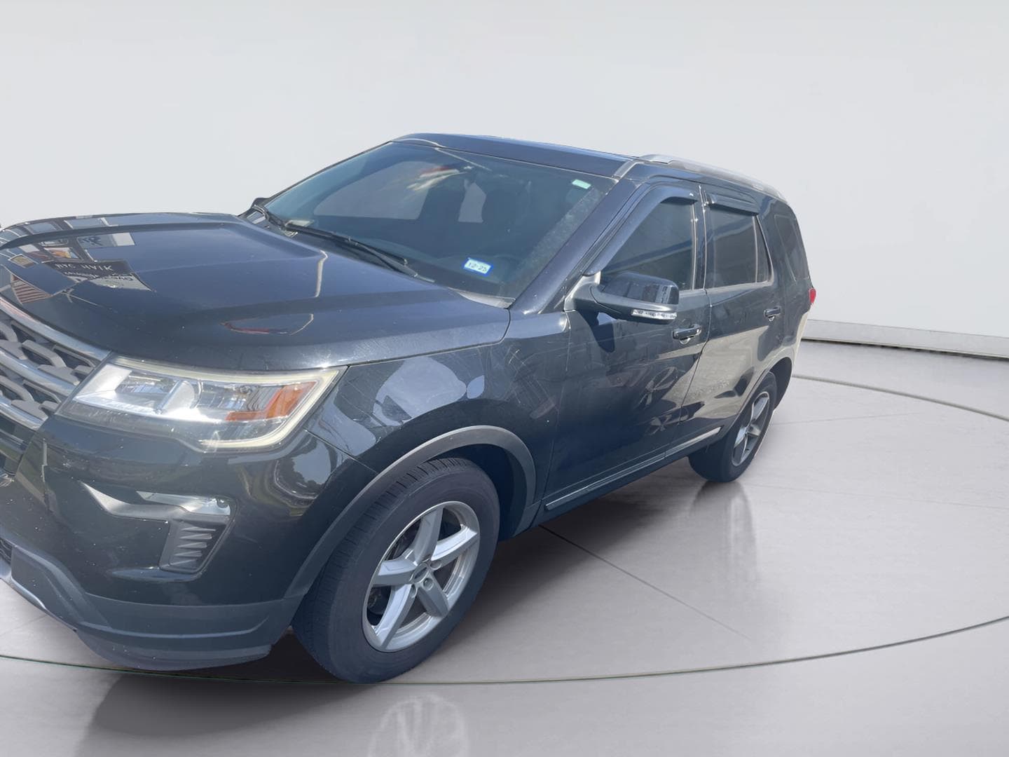 2018 Ford Explorer XLT — photo 1 of 5