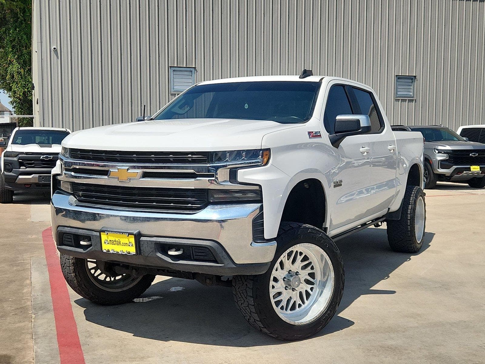 2020 Chevrolet Silverado 1500 LT — photo 1 of 32