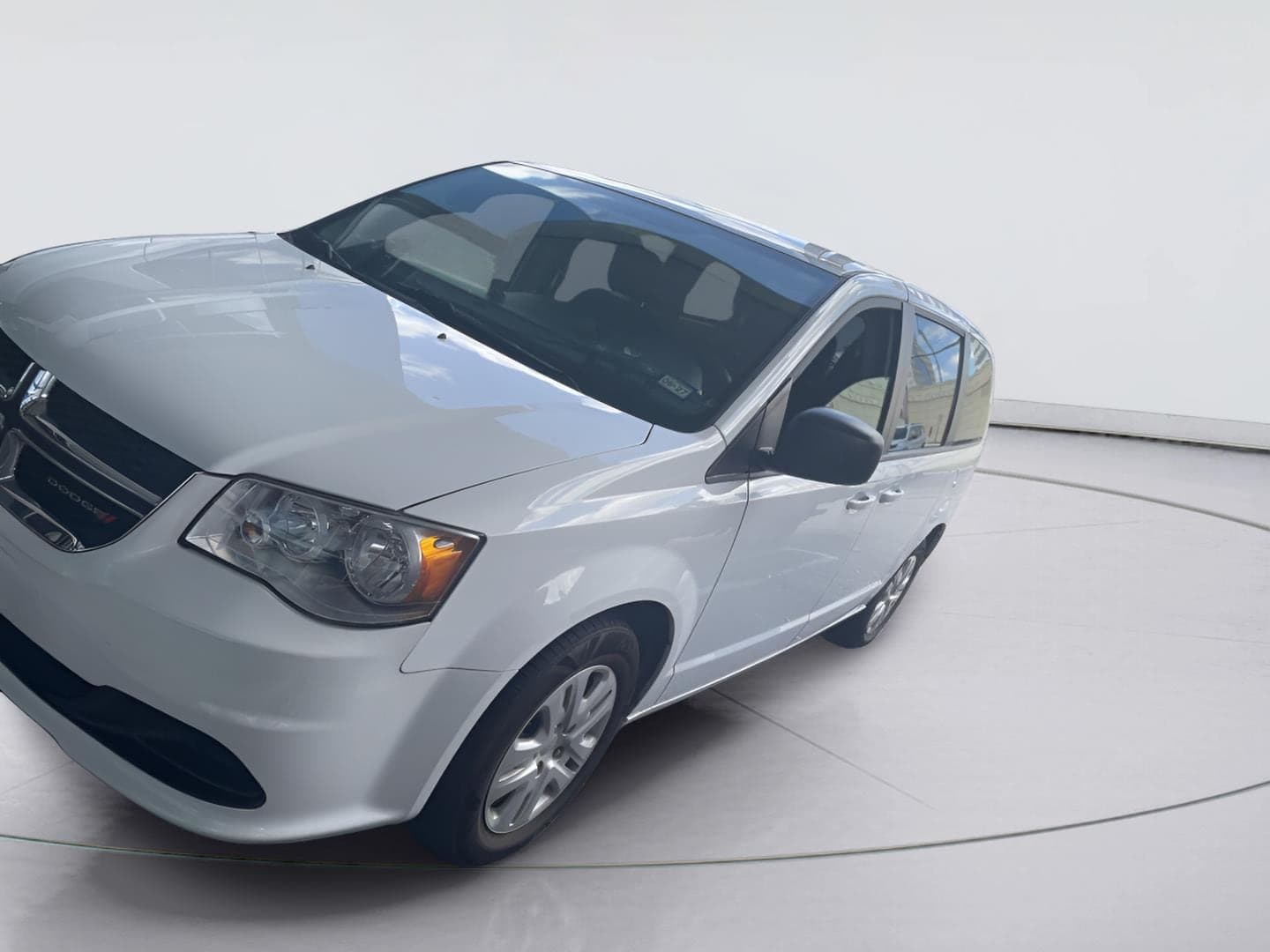 2018 Dodge Grand Caravan SE — photo 1 of 4
