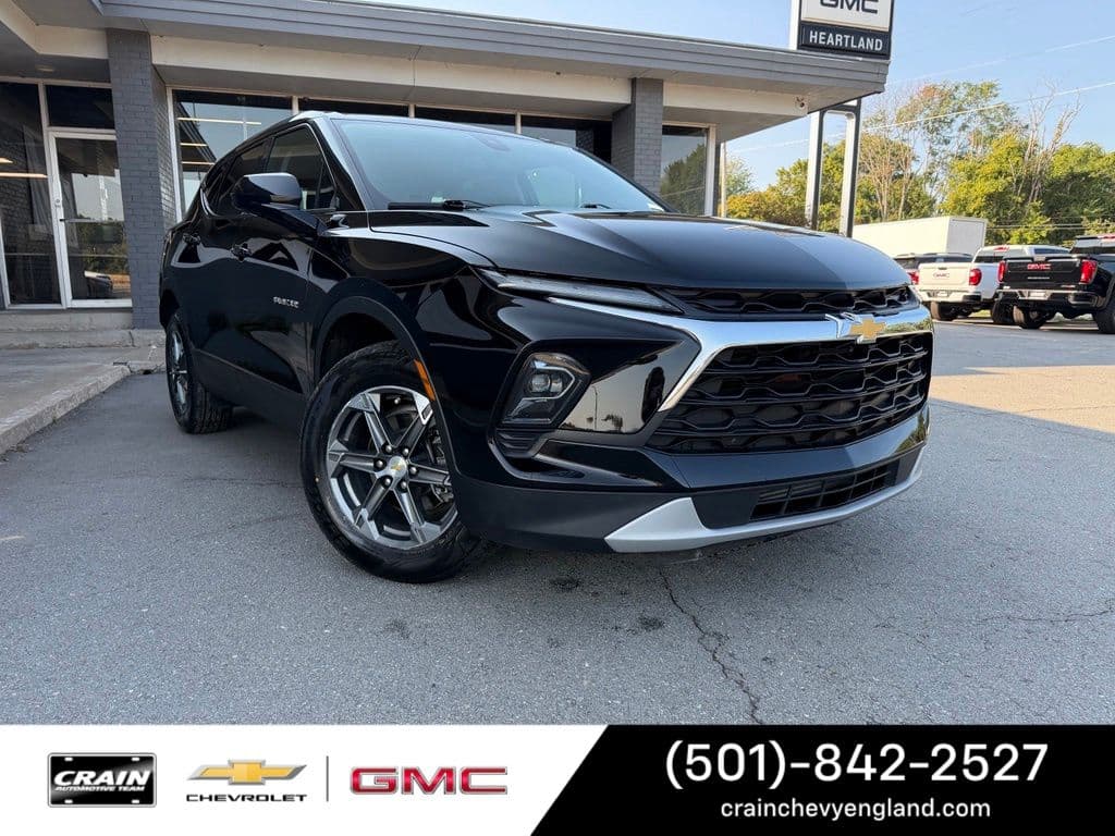 2025 Chevrolet Blazer LT — photo 1 of 34
