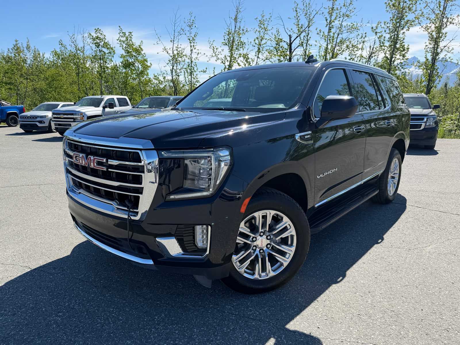 2023 GMC Yukon SLT — photo 1 of 25