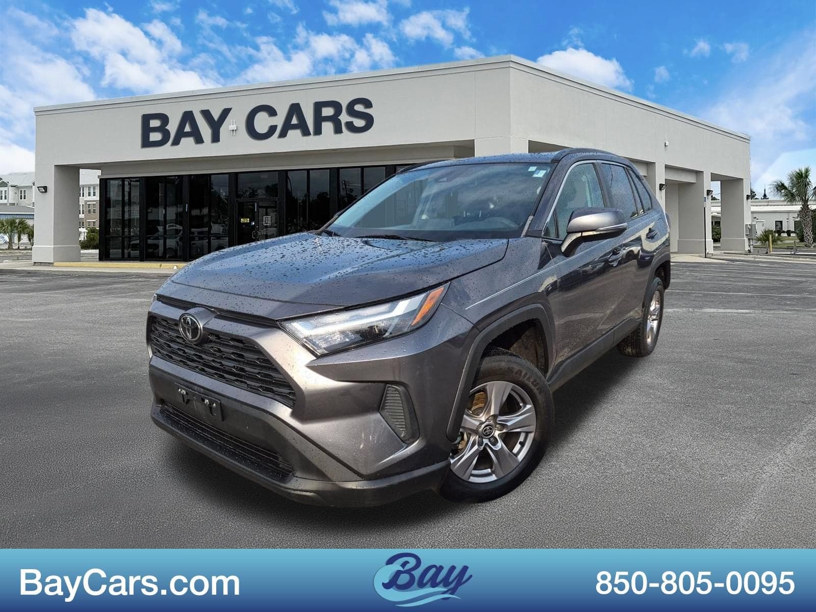 2022 Toyota RAV4 XLE — photo 1 of 21