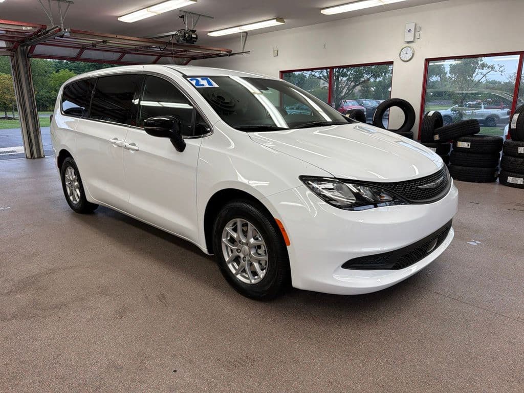 2027 Chrysler Pacifica LX — photo 1 of 44