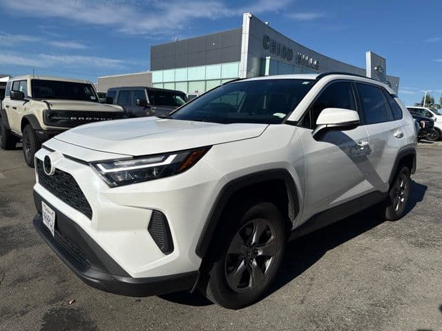 2022 Toyota RAV4 XLE — photo 1 of 10