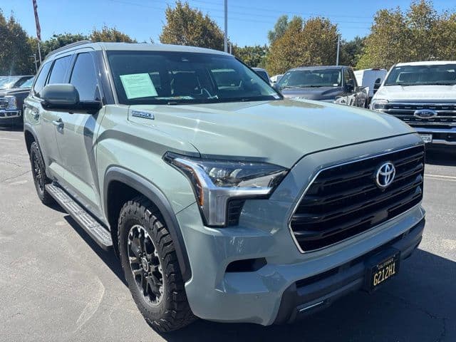 2023 Toyota Sequoia SR5 — photo 1 of 10