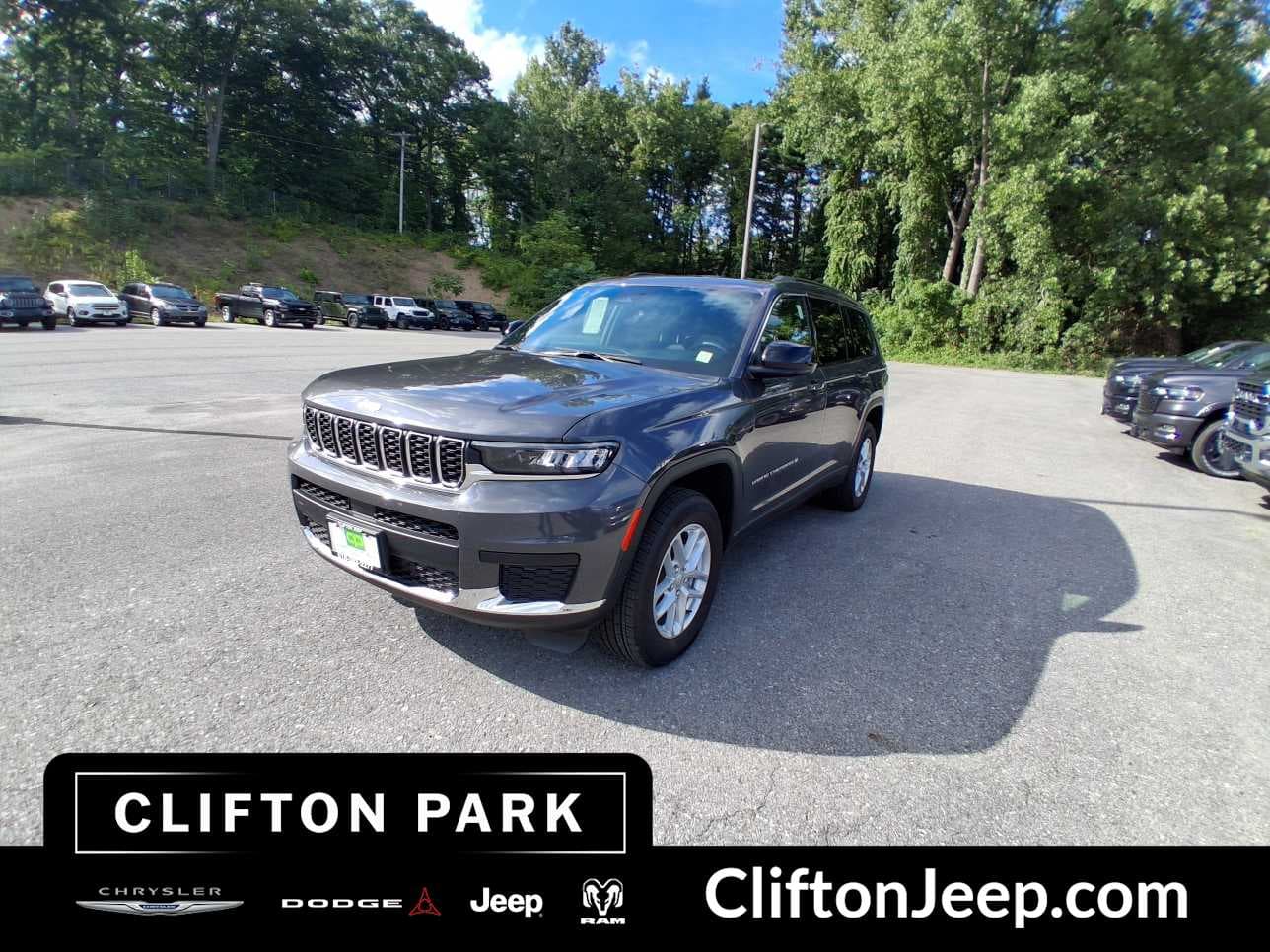 2026 Jeep Grand Cherokee Base — photo 1 of 36