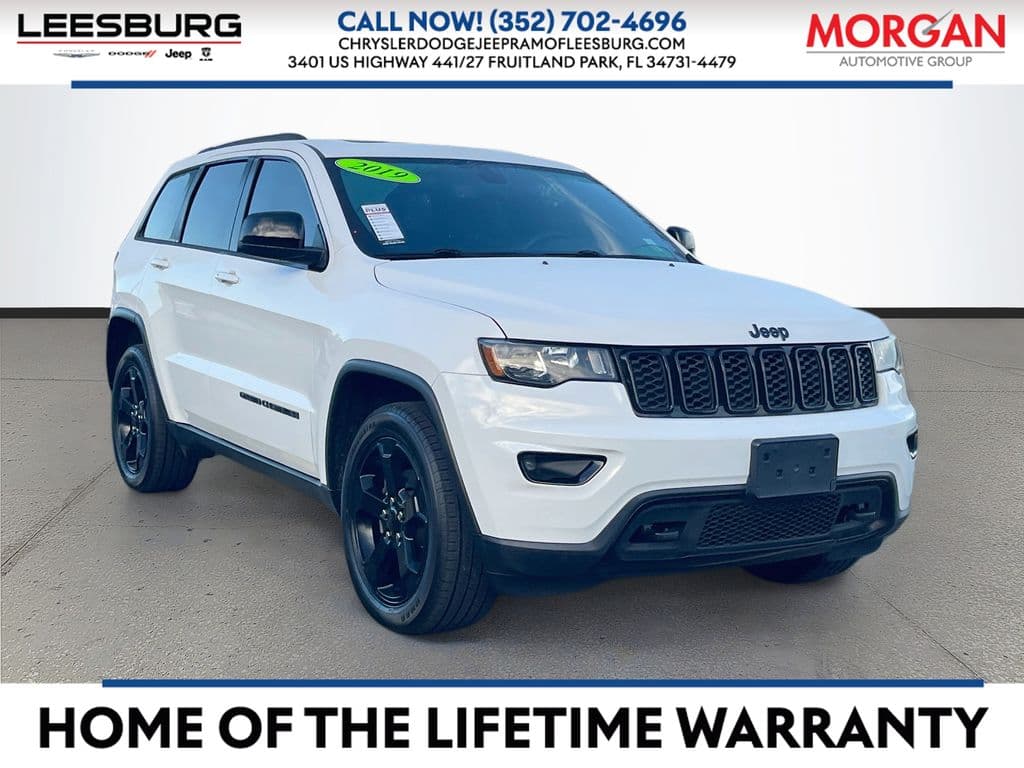 2019 Jeep Grand Cherokee Laredo — photo 1 of 30