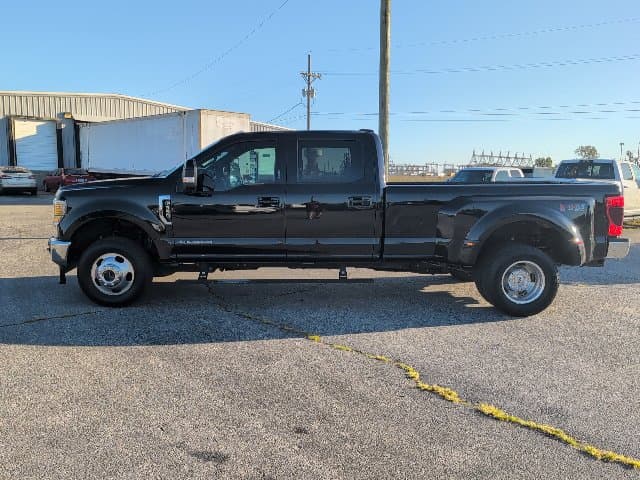 2022 Ford Super Duty F-350 DRW LARIAT — photo 1 of 18