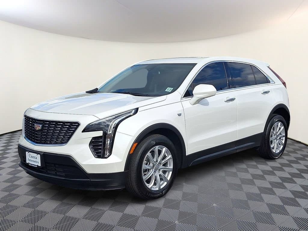 2023 Cadillac XT4 FWD Luxury — photo 1 of 32