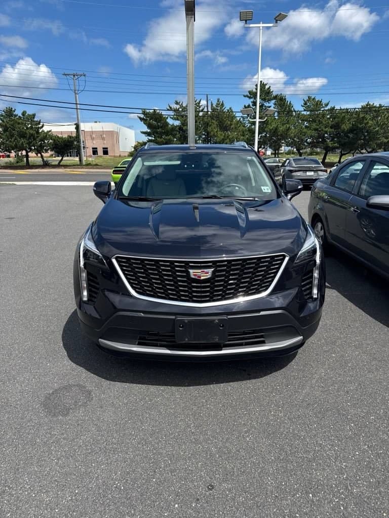 2023 Cadillac XT4 AWD Premium Luxury — photo 1 of 6