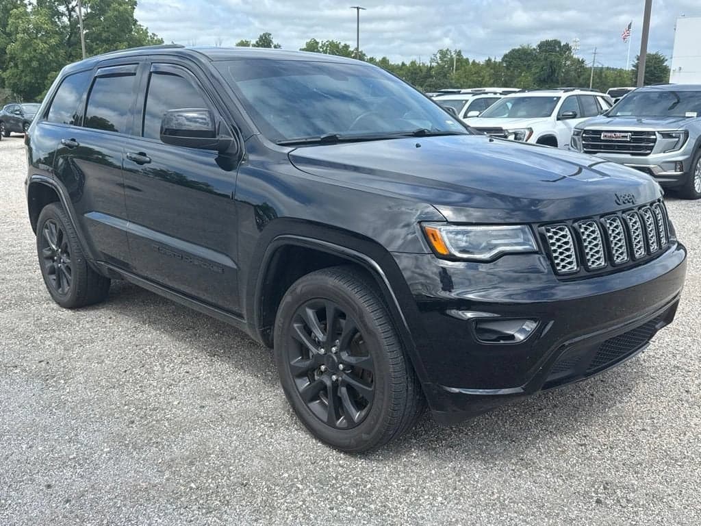 2022 Jeep Grand Cherokee WK Laredo X 4x4 — photo 1 of 11