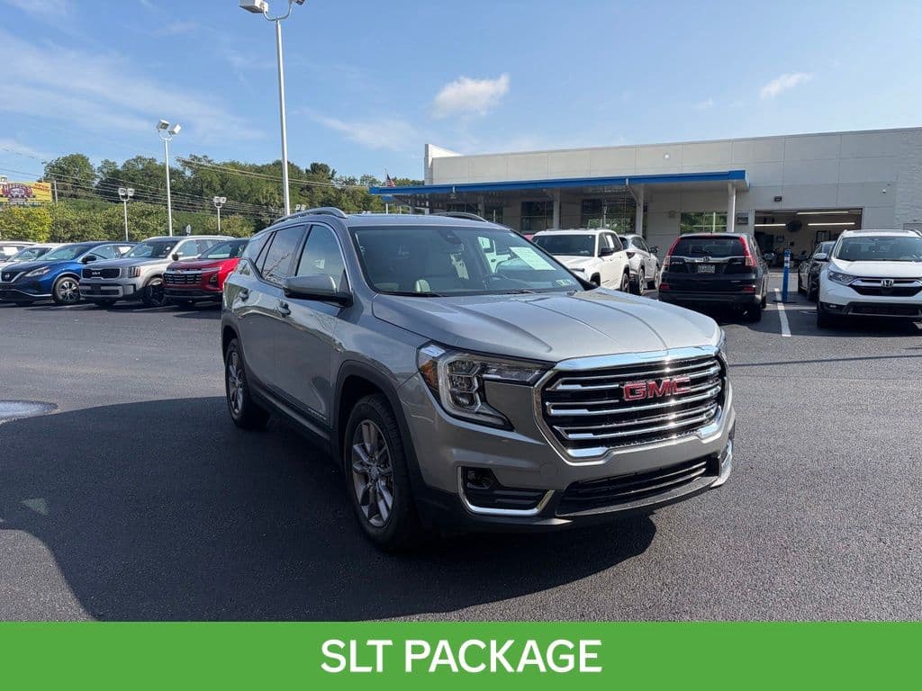 2024 GMC Terrain SLT — photo 1 of 10