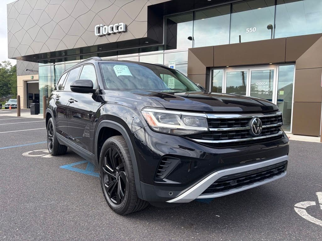 2023 Volkswagen Atlas 3.6L V6 SE w/Technology — photo 1 of 14
