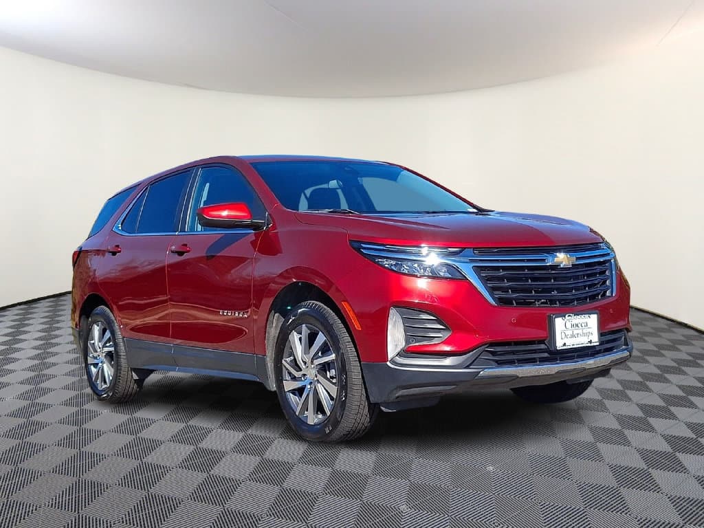 2024 Chevrolet Equinox LT — photo 1 of 32