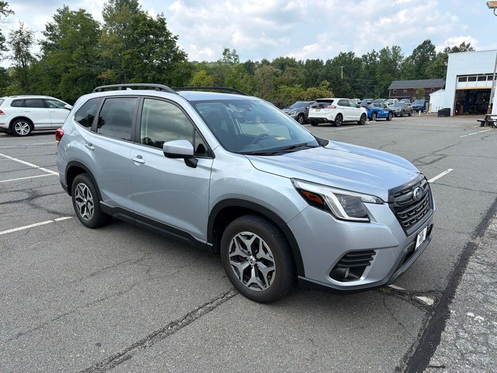 2023 Subaru Forester Premium — photo 1 of 10