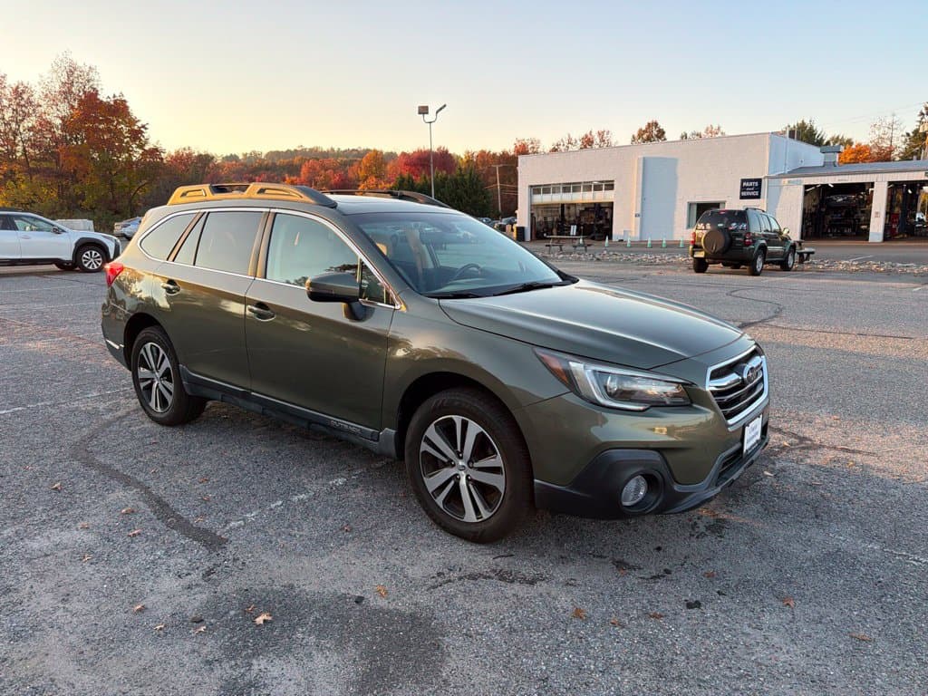 2018 Subaru Outback Base — photo 1 of 10