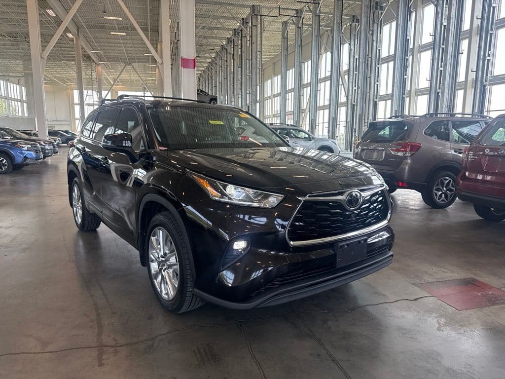 2020 Toyota Highlander Limited — photo 1 of 12