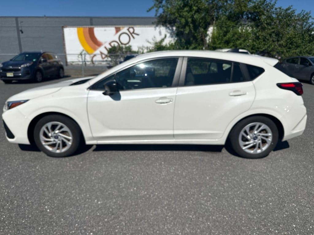 2024 Subaru Impreza Base — photo 1 of 2