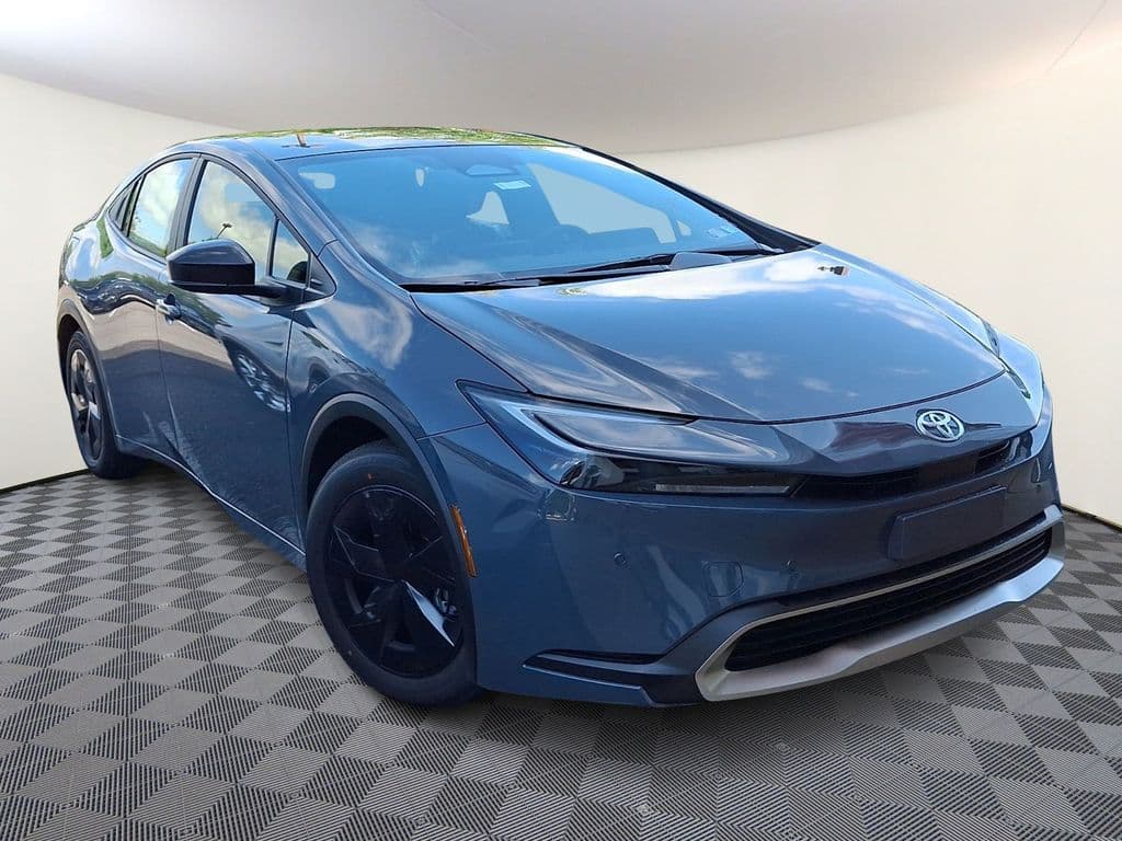 2027 Toyota Prius Plug-In Hybrid SE — photo 1 of 26