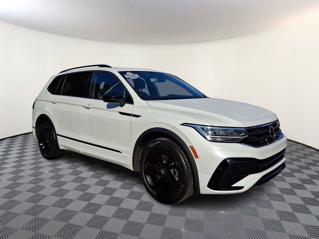 2023 Volkswagen Tiguan 2.0T SE R-Line Black — photo 1 of 30