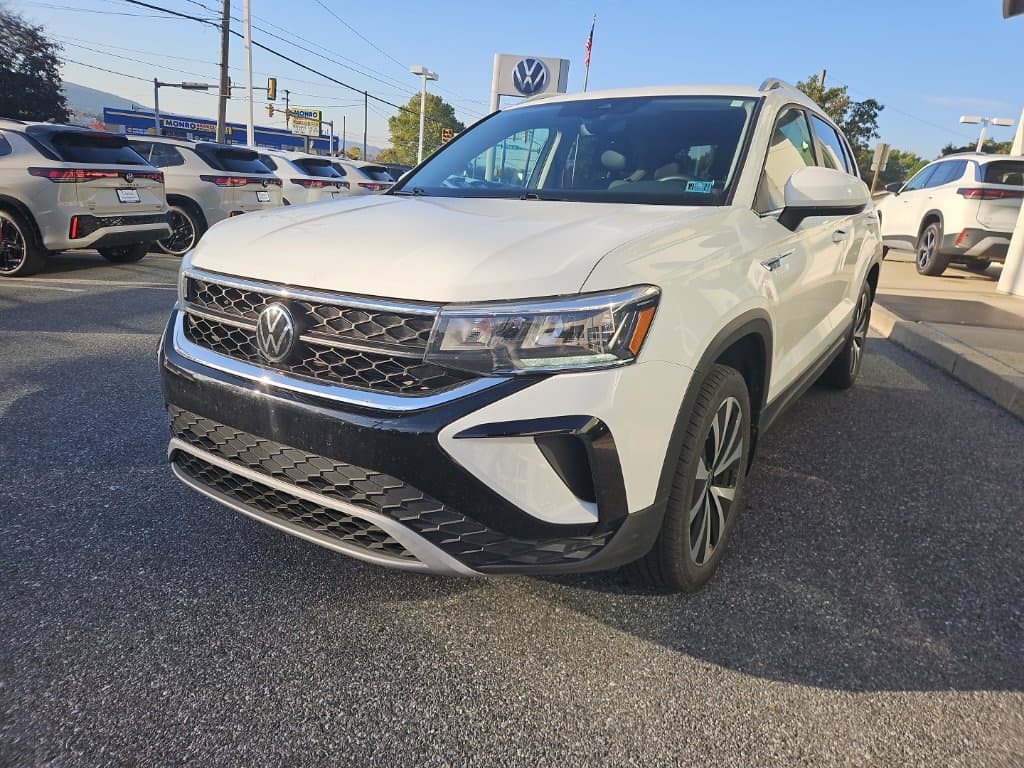 2024 Volkswagen Taos Base — photo 1 of 11