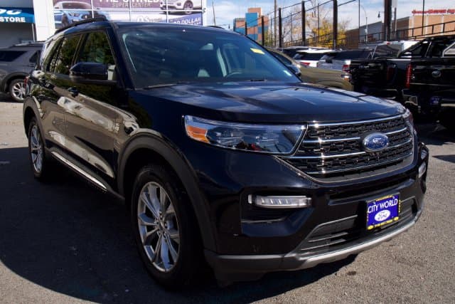 2024 Ford Explorer XLT — photo 1 of 31