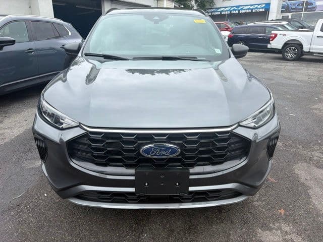 2023 Ford Escape ST-Line — photo 1 of 18