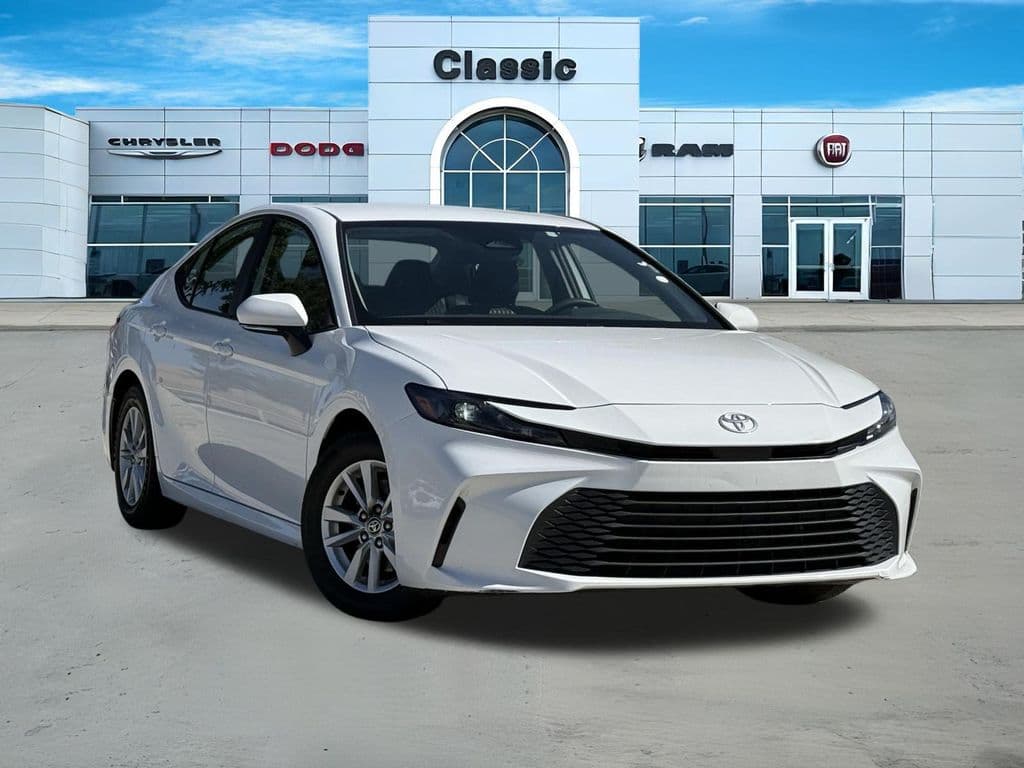 2025 Toyota Camry LE — photo 1 of 30