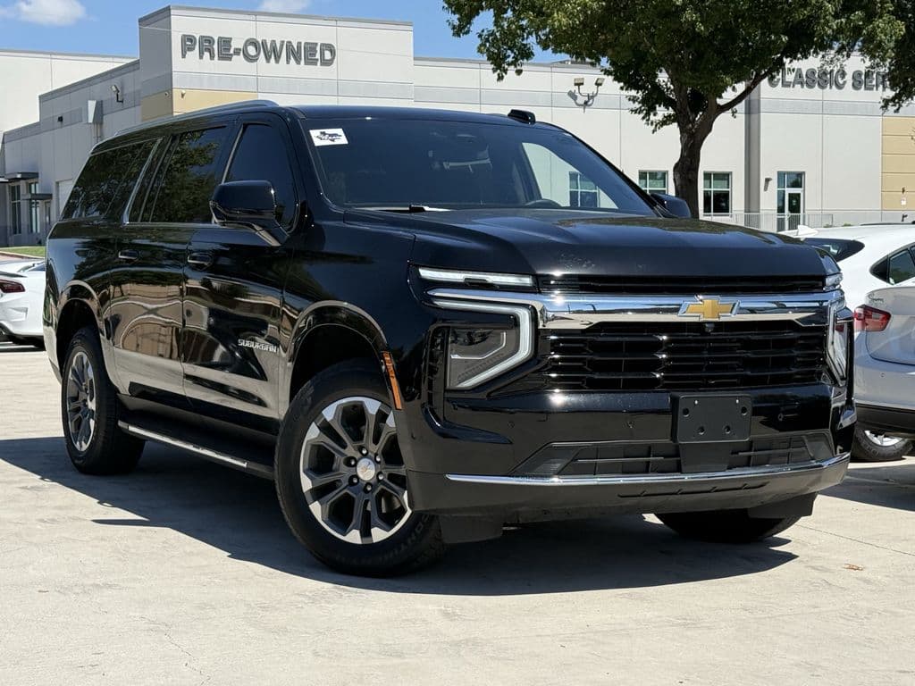 2025 Chevrolet Suburban LS — photo 1 of 31