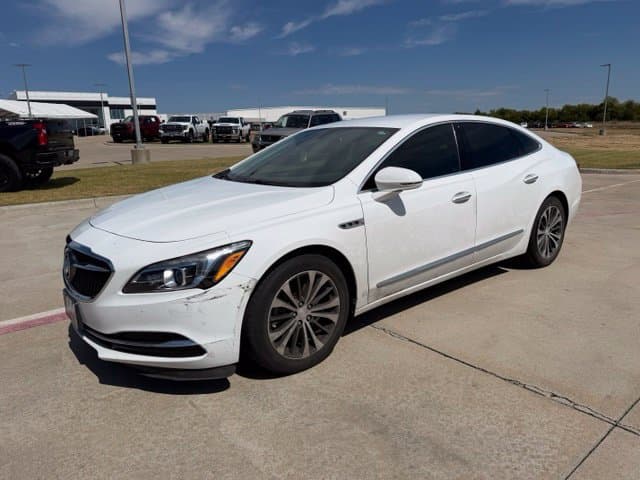 2017 Buick LaCrosse Essence — photo 1 of 6