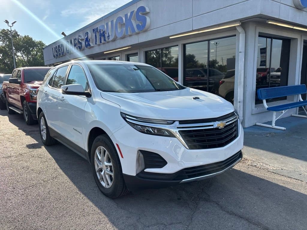 2023 Chevrolet Equinox LT — photo 1 of 15