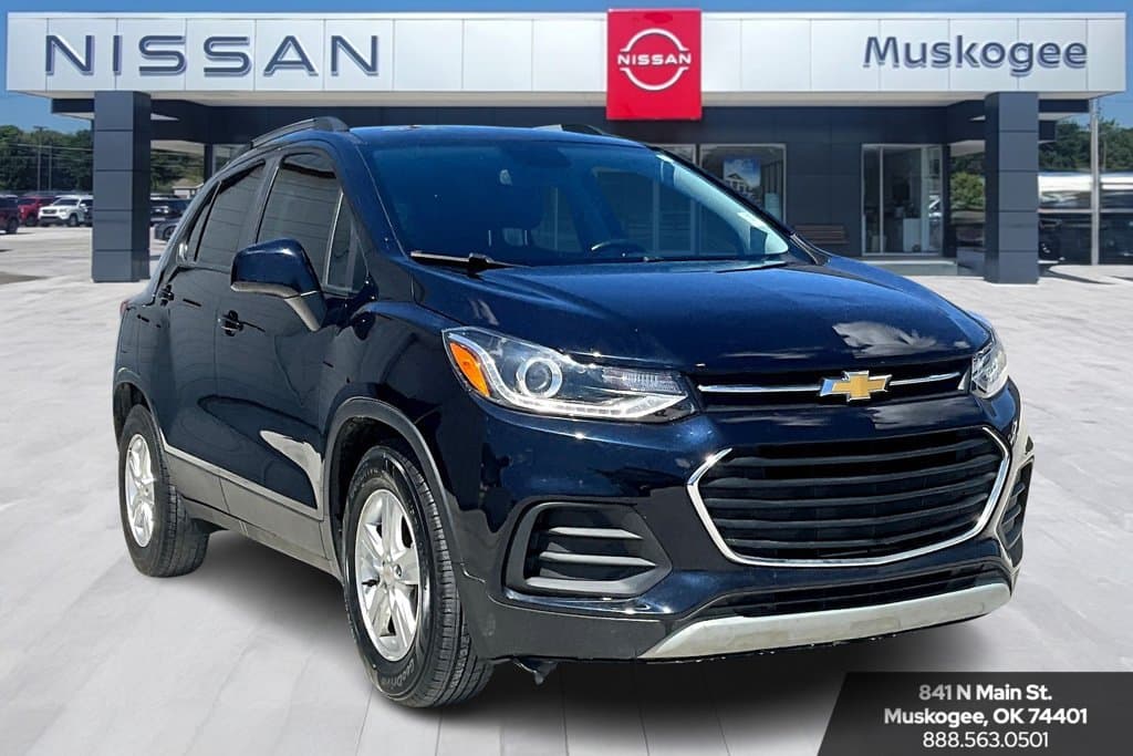 2022 Chevrolet Trax LT — photo 1 of 31