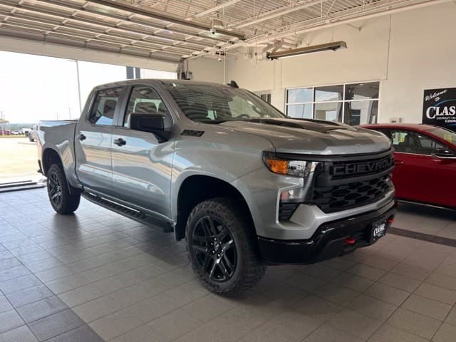 2025 Chevrolet Silverado 1500 Custom Trail Boss — photo 1 of 10