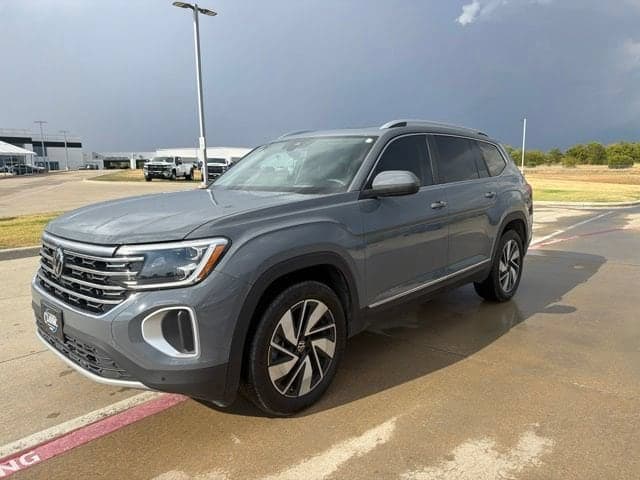 2025 Volkswagen Atlas 2.0T SEL — photo 1 of 12