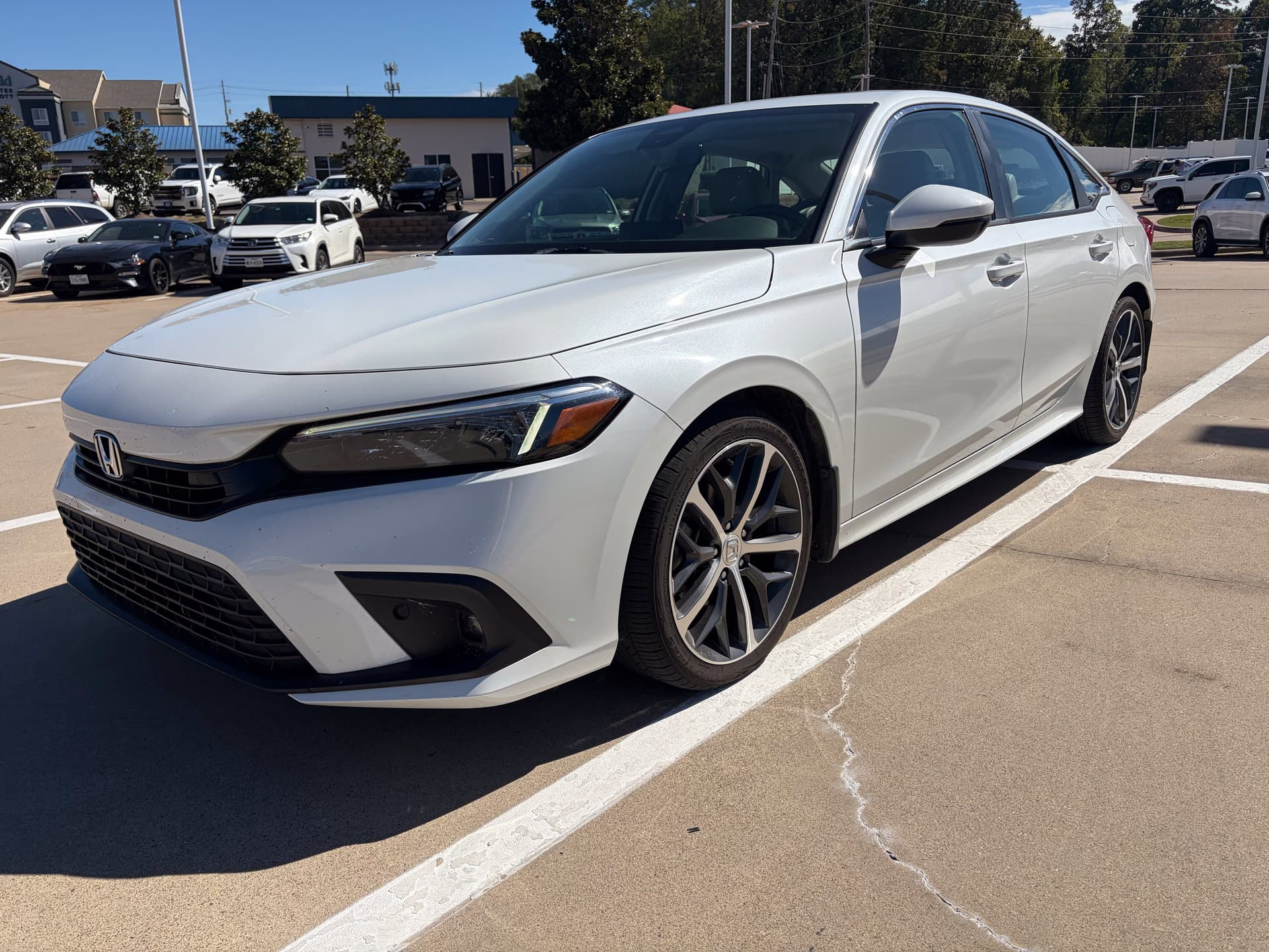 2023 Honda Civic Sedan Touring — photo 1 of 11