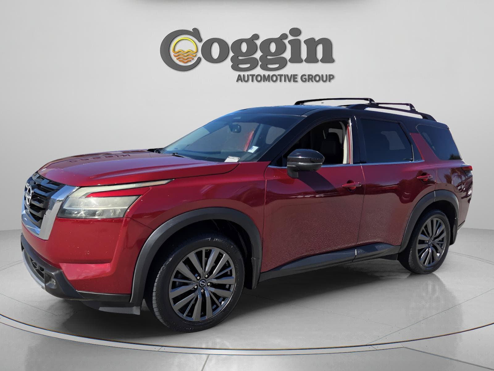 2022 Nissan Pathfinder SL — photo 1 of 34
