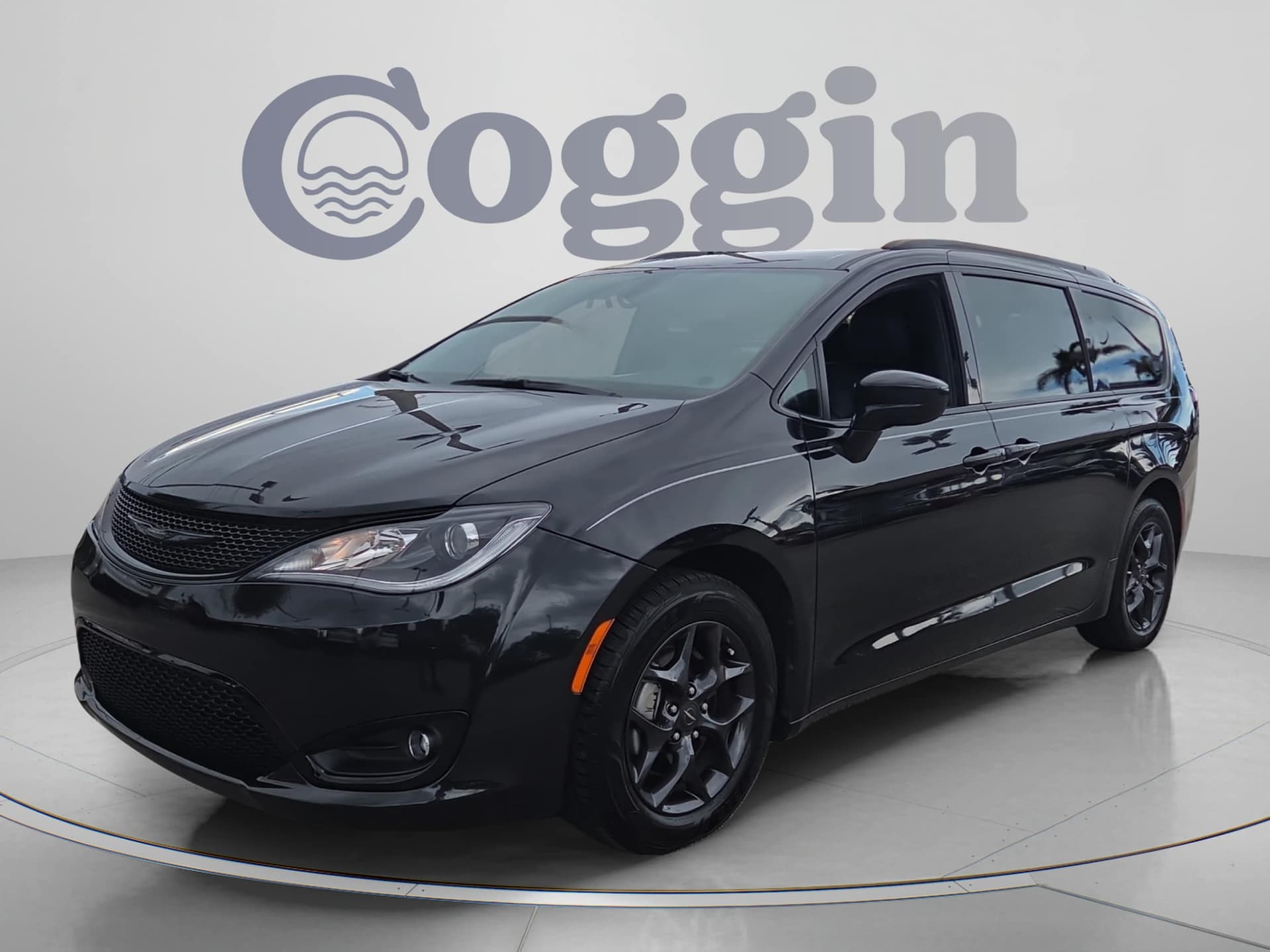 2019 Chrysler Pacifica Touring L Plus — photo 1 of 39