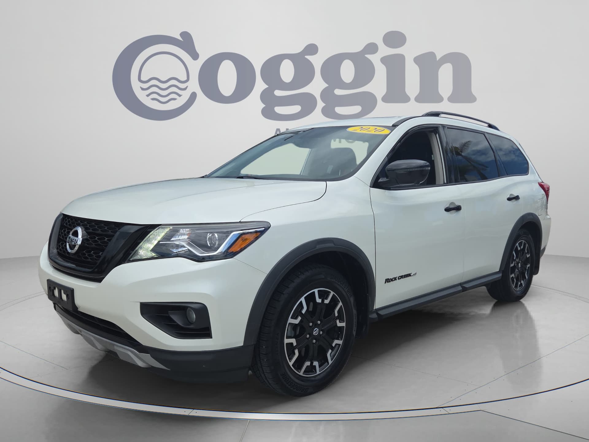 2020 Nissan Pathfinder SL — photo 1 of 40