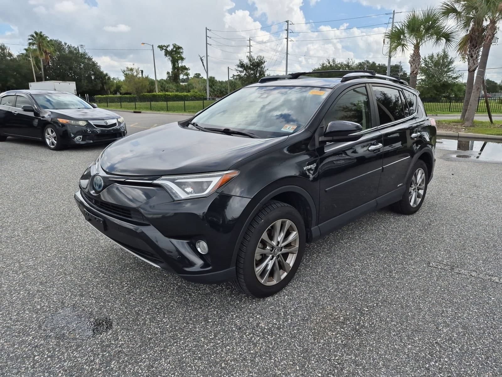 2017 Toyota RAV4 Hybrid Limited — photo 1 of 35