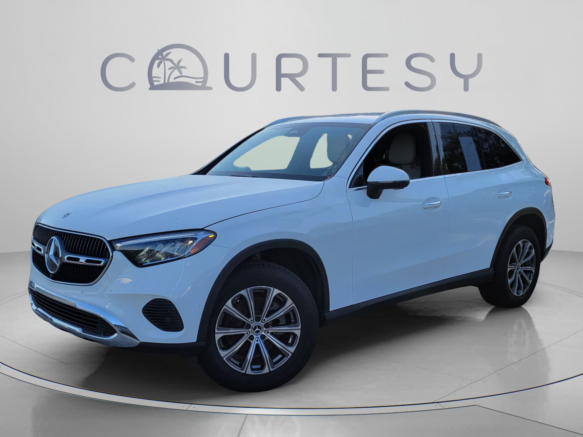 2023 Mercedes-Benz GLC 300 4MATIC — photo 1 of 33