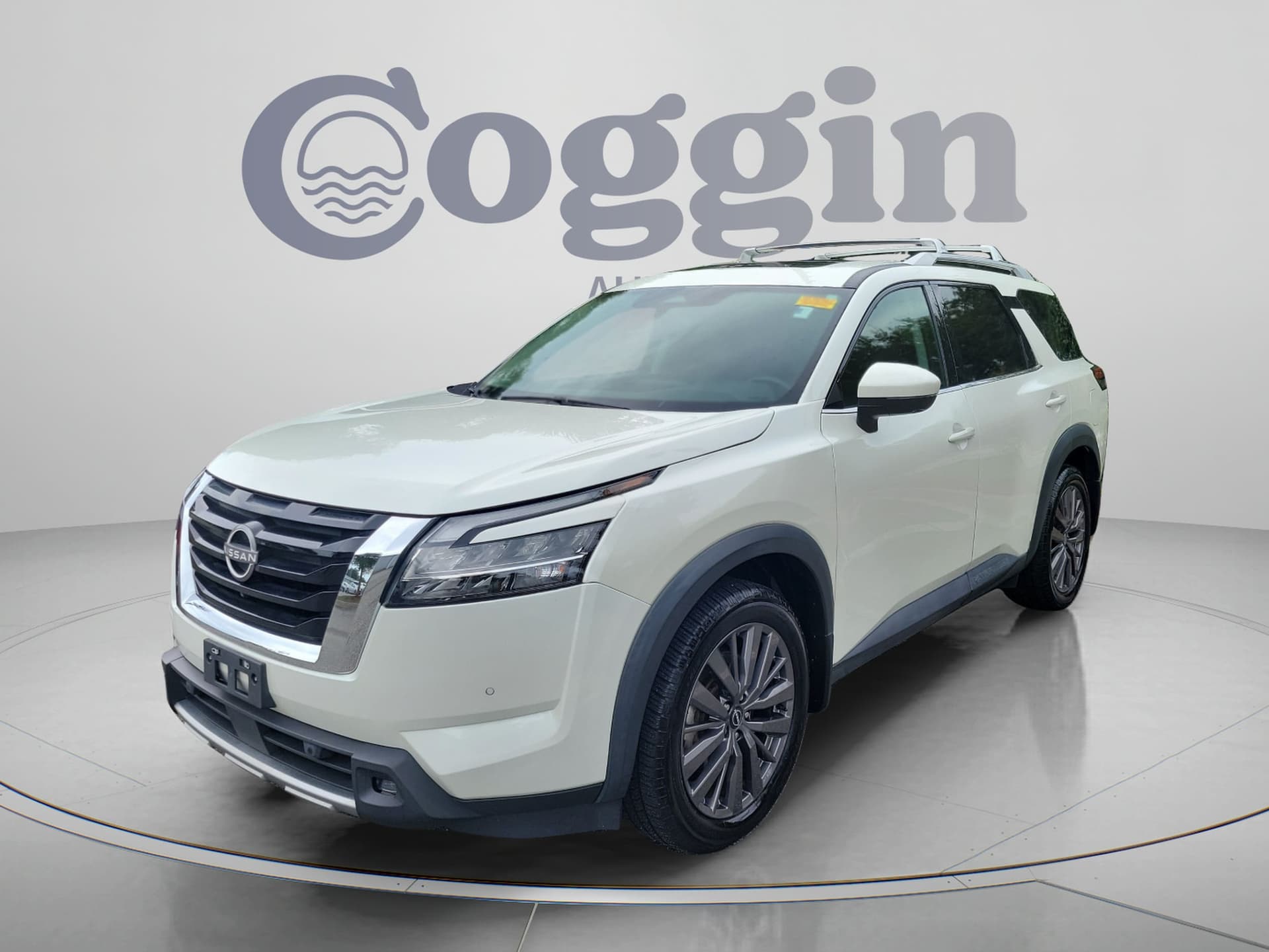 2022 Nissan Pathfinder SL — photo 1 of 31