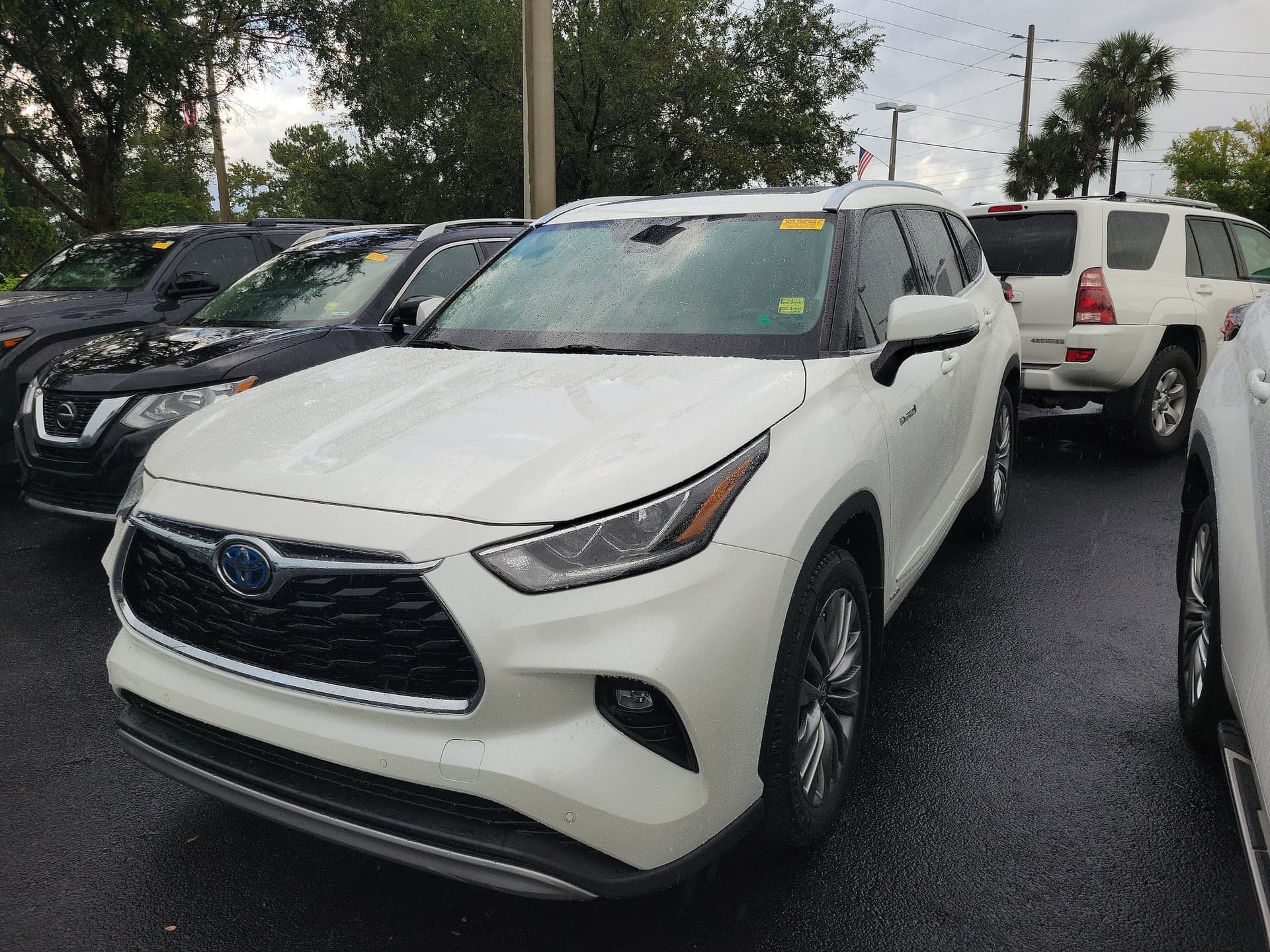 2021 Toyota Highlander Hybrid Platinum — photo 1 of 31