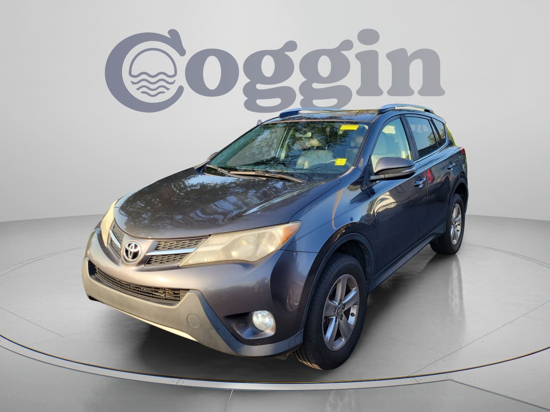 2015 Toyota RAV4 XLE — photo 1 of 31